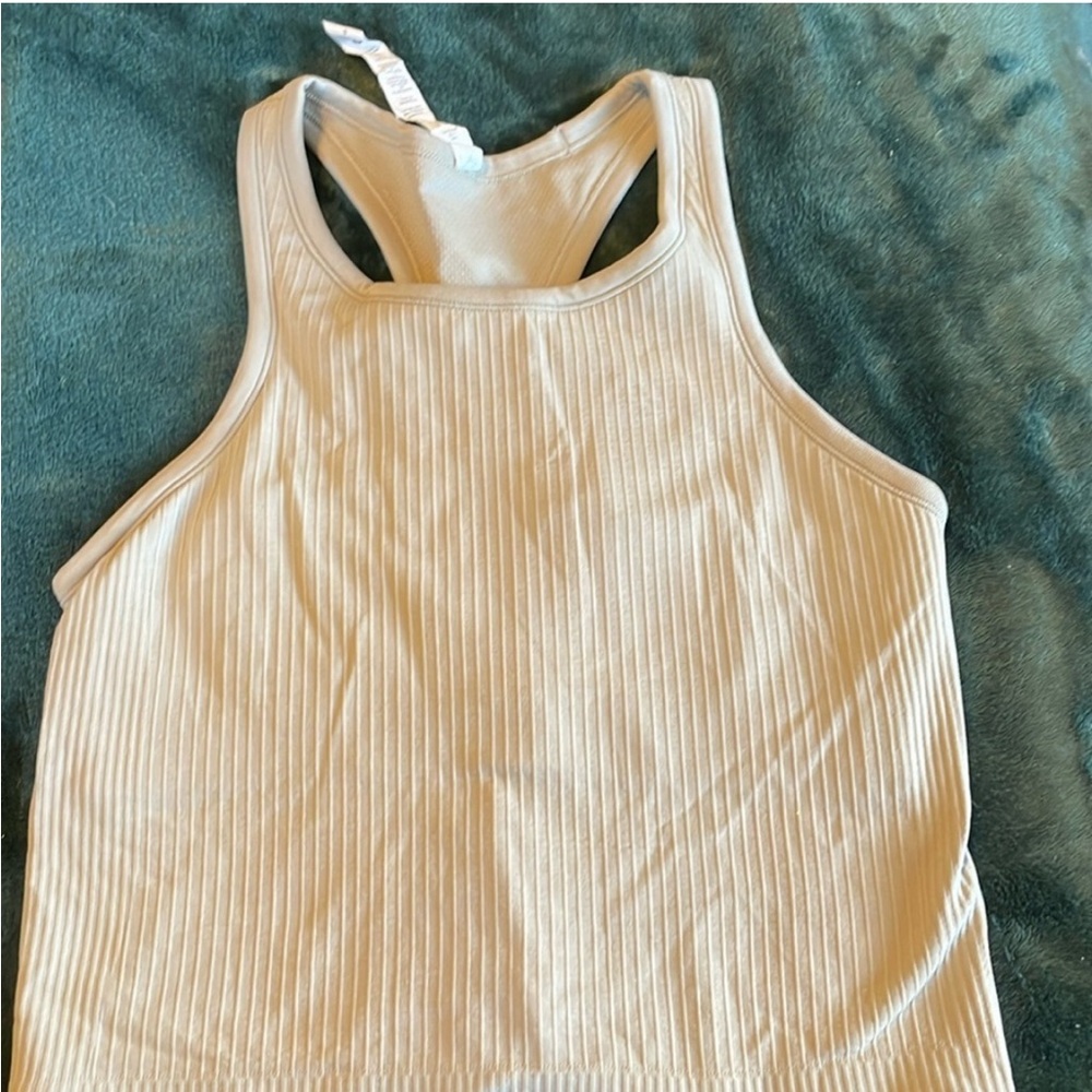 Lululemon beige crop top • size 8